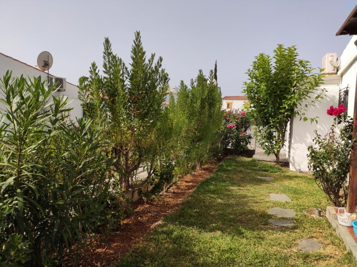 מספאלומס Lovely 2 Bedroom Bungalow With Parking מראה חיצוני תמונה