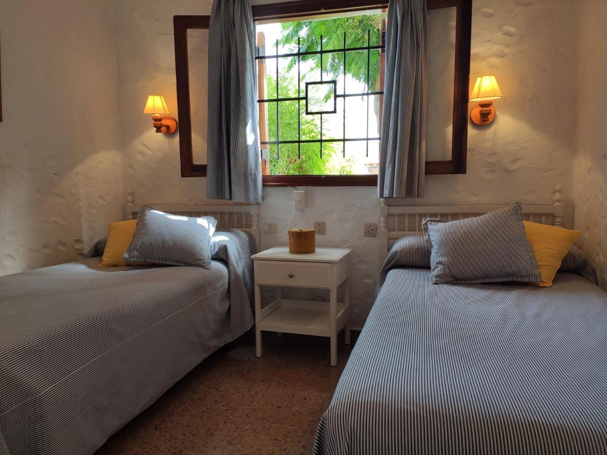 מספאלומס Lovely 2 Bedroom Bungalow With Parking מראה חיצוני תמונה