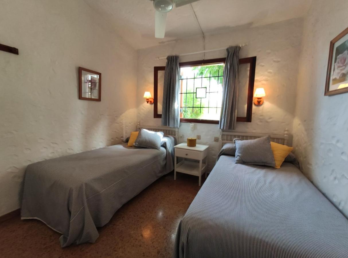 מספאלומס Lovely 2 Bedroom Bungalow With Parking מראה חיצוני תמונה